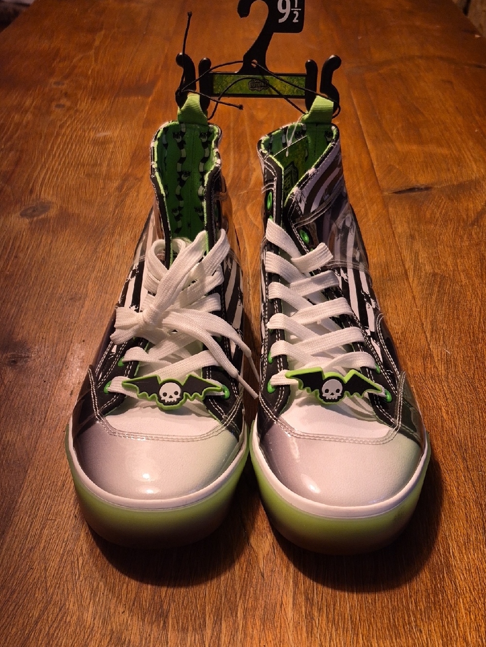 Womans Black & Green High-Top Skate Sneakers